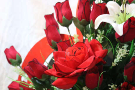 سبد گل رز و لیلیوم سفید - Image 5